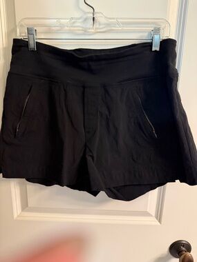 Athleta Trekkie North High-Waist Active Shorts - Black